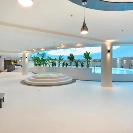 Appartamento Hanza Tower Sunny & Sauna & Jacuzzi & Pool *