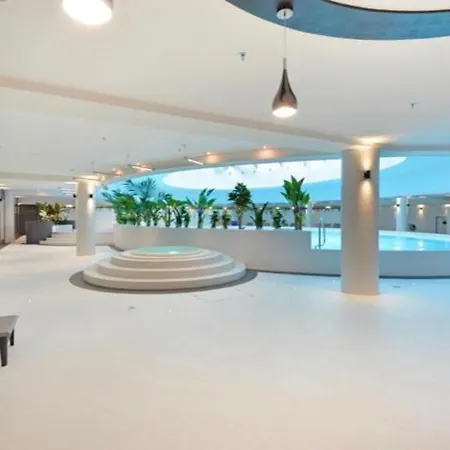 Appartamento Hanza Tower Sunny & Sauna & Jacuzzi & Pool *