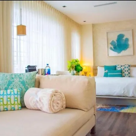 Hanza Tower Sunny & Sauna & Jacuzzi & Pool Appartamento